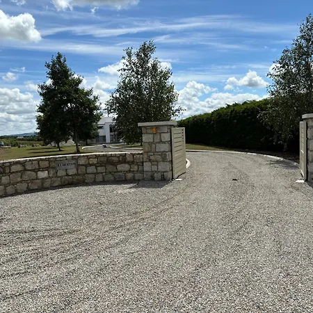 Semesterbostad Alderton *